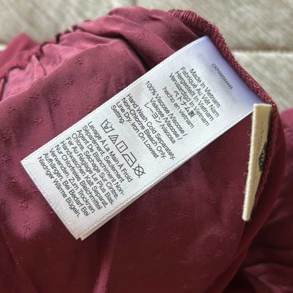 Madewell Jacquard Deep V Wine/Burgundy Flutter Sleeve Silky Romper - Picture 8 of 9